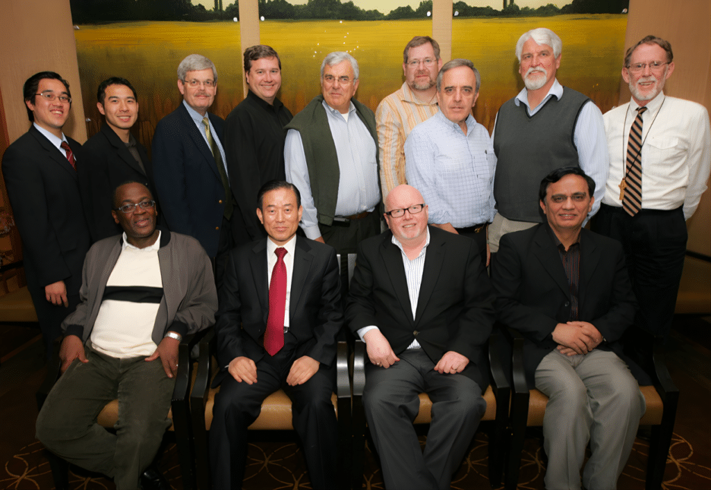 장재형 목사 프로필 3 장재형 목사(Dr. David Jang)와 World Evangelical Alliance 북미 위원회 리더십 멤버들이 함께 찍은 그룹 사진