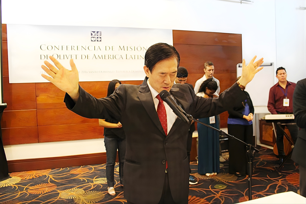 장재형 목사 강해 | 그리스도의 고난, 왜 우리 삶의 본인가 – 베드로전서 2:7–3:19 2 장재형 목사님, 올리벳 라틴아메리카 선교 컨퍼런스에서 설교하며