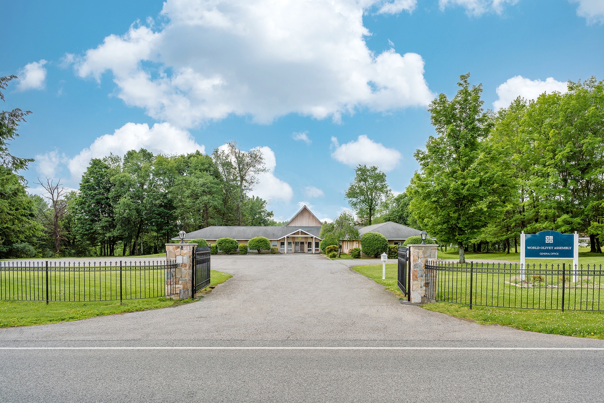 장재형 목사의 세계 올리벳 총회(World Olivet Assembly) 본부 사무동 — 뉴욕주 도버(Dover Plains) 소재